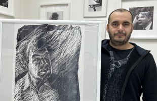 Уфимский художник создал портрет Мустая Карима в рамках проекта «МироТворцы»