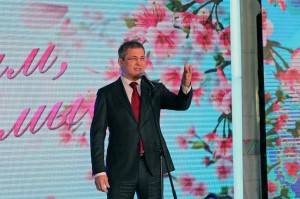 Радий Хабиров поздравил женщин Башкортостана с наступающим 8 марта