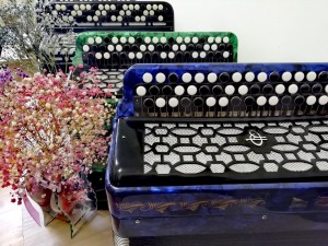 «Растяни меха, баян»