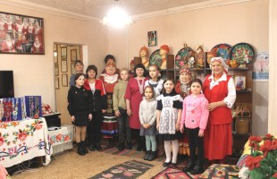 В Чувашском ИКЦ Кармаскалинского района открылась выставка старинных фартуков