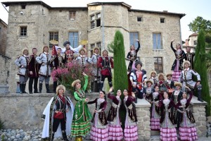 Фольклорный ансамбль «Мирас» с успехом выступает в городах Франции
