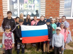 Конкурс рисунков на асфальте «Три цвета красками сияют - в стране день флага отмечают»