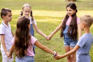 Игровая программа «Возьмёмся за руки друзья»