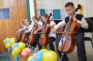 Воспитанники музыкальной школы юных талантов В.Т. Спивакова выступили на праздничном мероприятии ко Дню знаний