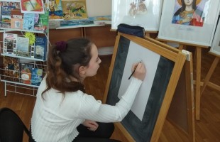 В уфимской библиотеке открылась выставка молодой художницы Карины Соколовой «Мир моими глазами»