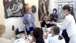 В выставочном зале «Ижад» состоялись  мастер-классы «Объёмные формы из войлока»