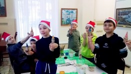 Выставочный зал "Ижад" продолжает проводить мастер-классы по керамике для школьников