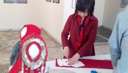 В выставочном зале «Ижад» прошёл мастер-класс по изготовлению женского головного убора «Кашмау»