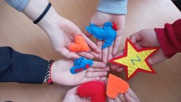 Патриотическая акция «Из детских рук – частичку теплоты!» (В преддверии Дня народного единства участники творческих объединений изготовят поздравительные открытки для участников специальной военной операции)