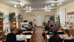 Иформационно-познавательный час «Знамя Российское - знамя народное»