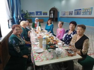 Развлекательная программа «Чай пьем и песни поем»