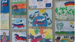 Выставка детских рисунков «В единстве сила!»