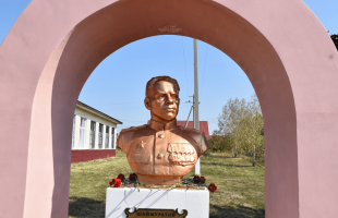 В селе Шаймуратово почтили память легендарного земляка