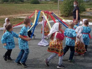 праздник народных игр«Веселимся,играем и нисколько не скучаем»