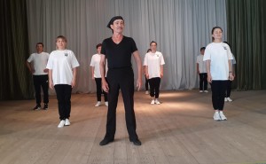 Ретро–дискотека «Танцуем и поем–весело живем»