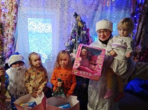 Акция «Дед Мороз и Снегурочка в гостях у детворы»