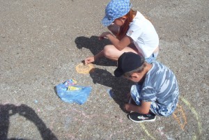 Конкурс рисунка на асфальте «Нарисуем мелом счастье»