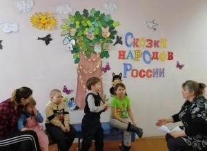 Развлекательно–игровая программа«Ведь сегодня отмечает день рождения Яга»