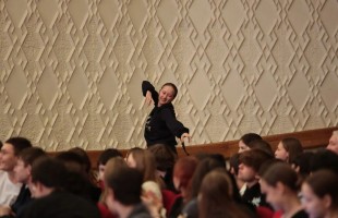 Оркестр ансамбля «Мирас» покоряет юных слушателей: в Уфе с успехом проходят концерты «Твоя любимая музыка»