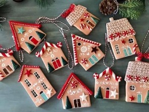 Мастер-класс «Брошки новогодние из керамики».