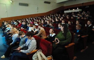 В Уфе состоялся благотворительный показ спектакля с тифлокомментариями