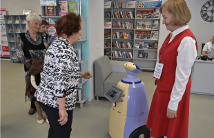 Новый сотрудник библиотеки – робот Наум