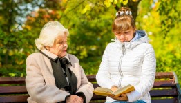 Подворный обход читателей с ограничениями здоровья,больных и инвалидов«В гости- с книгой»