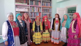 Книжная выставка «Национальный костюм-сокровище народа».