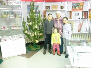 Музейное занятие «История новогодних игрушек и открыток»