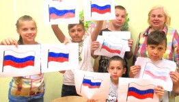 Выставка детского рисунка «России славный триколор»