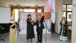 Знамя Всероссийского национального литературного фестиваля фестивалей «ЛИФФТ-2022» уезжает в Казань