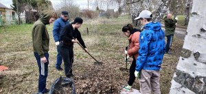 Акция Уборка территории вокруг памятников