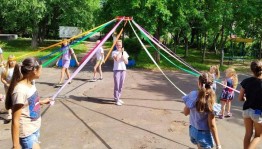 Игровая программа «Вместе весело шагать».