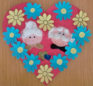 Конкурс поделок«В подарок бабушке и дедушке»