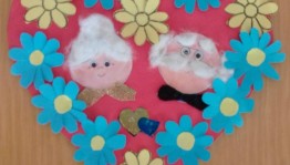 Конкурс поделок«В подарок бабушке и дедушке»