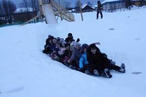 Развлекательная программа «Покатились наши сани»