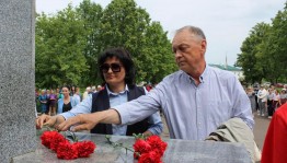 Возложение цветов