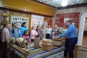 Познавательный час «Узнаем татарские традиции».