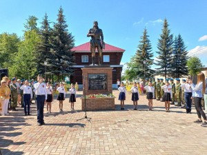 Илеш районында легендар летчик Муса Гәрәевкә һәйкәл асылды