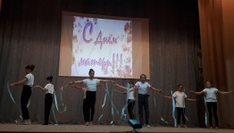 Литературно–музыкальный час «Любовью материнской согреты»