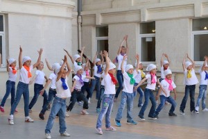 Танцевальный флешмоб «Нескучные каникулы»