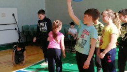 «Ура, каникулы!»