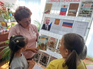 Познавательный час «День Государственного флага»