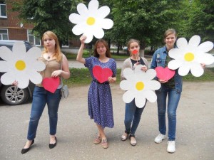 Стрит-акция «Дарите любимым ромашки»