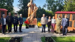 Возложение венков к обелиску«Мы помним, мы гордимся»