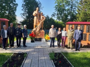Возложение венков к обелиску«Мы помним, мы гордимся»