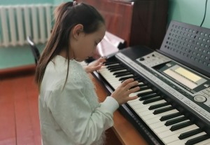 Цикл уроков <<Игра на синтезаторе для начинающих>>