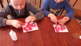 Тематический час «Любовью матери мир прекрасен»