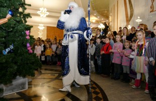 В Русском драматическом театре РБ проходят новогодние представления