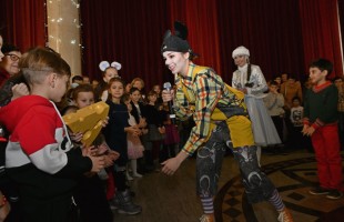 В Русском драматическом театре РБ проходят новогодние представления